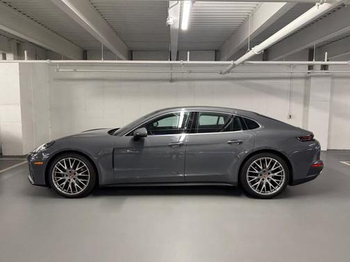 2025 Porsche Panamera 4