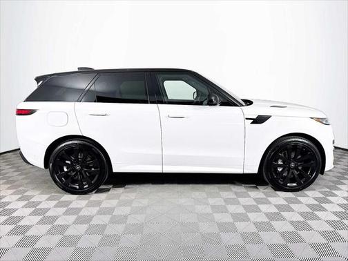 2025 Land Rover Range Rover Sport SE