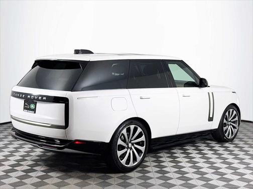 2025 Land Rover Range Rover P400 SE