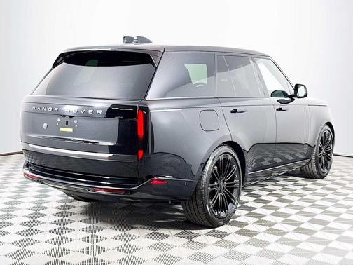 Santorini Black 2026 Land Rover Range Rover P400 SE