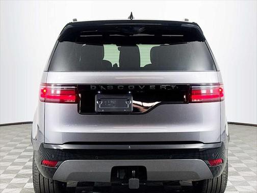 2024 Land Rover Discovery P300 Dynamic SE