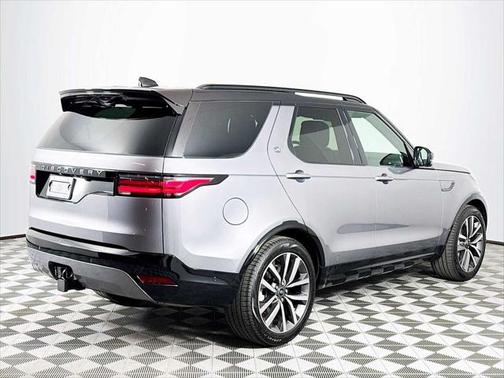 2024 Land Rover Discovery P300 Dynamic SE