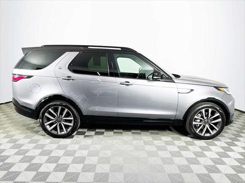 2024 Land Rover Discovery P300 Dynamic SE