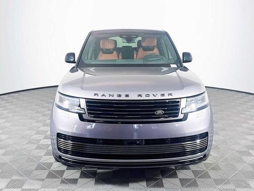 2025 Land Rover Range Rover P615 SV