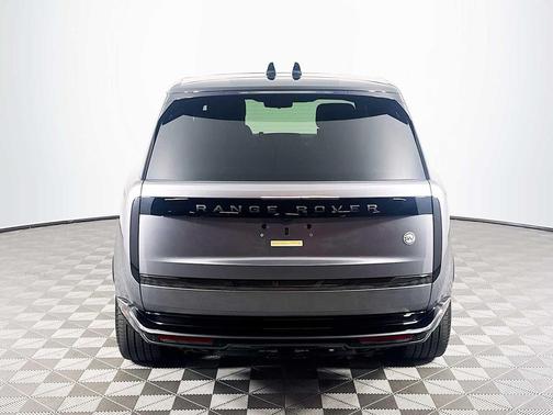 2025 Land Rover Range Rover P615 SV