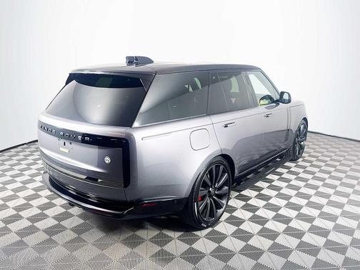 2025 Land Rover Range Rover P615 SV