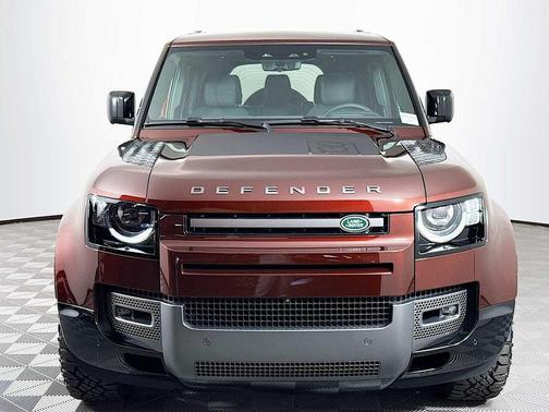 2025 Land Rover Defender 130 P400 Outbound
