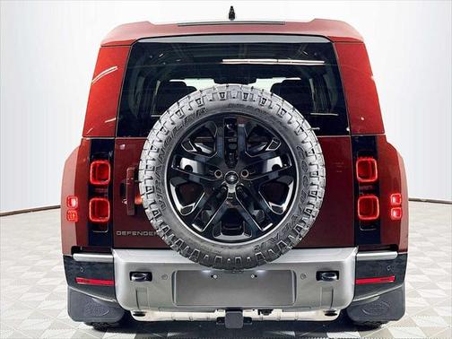 2025 Land Rover Defender 130 P400 Outbound
