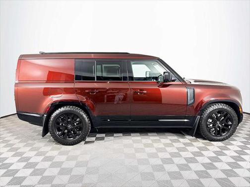 2025 Land Rover Defender 130 P400 Outbound