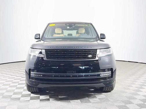 Santorini Black 2026 Land Rover Range Rover P400 SE 7 Seat