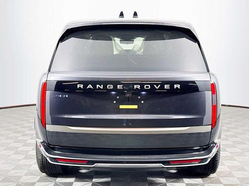 2026 Land Rover Range Rover P400 SE 7 Seat