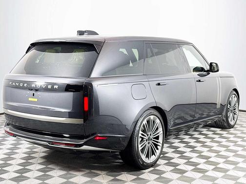 2026 Land Rover Range Rover P400 SE 7 Seat