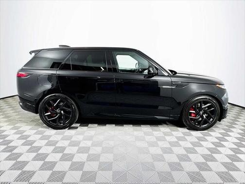 2025 Land Rover Range Rover Sport SE