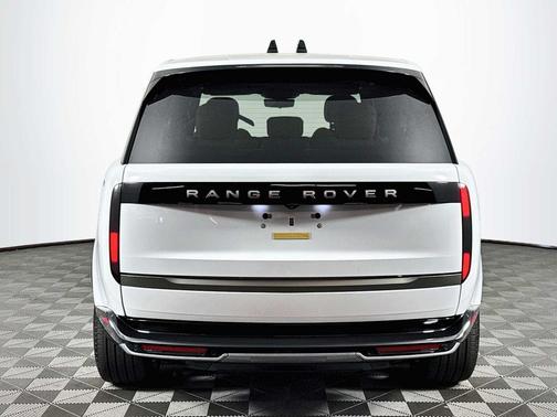 Fuji White 2026 Land Rover Range Rover P400 SE 7 Seat