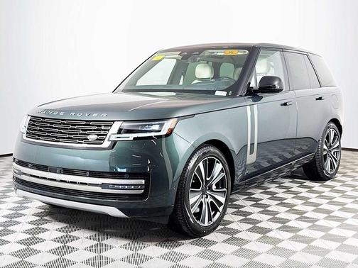 2026 Land Rover Range Rover P550e SE