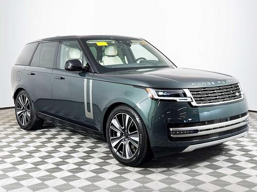 2026 Land Rover Range Rover P550e SE
