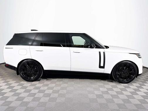 Ostuni Pearl White 2026 Land Rover Range Rover P530 SE 7 Seat