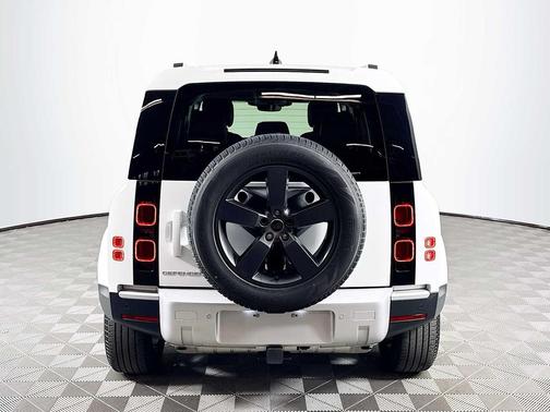 2025 Land Rover Defender 110 P300