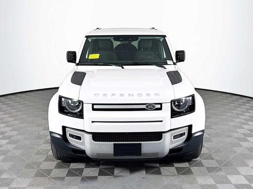 2025 Land Rover Defender 110 P300