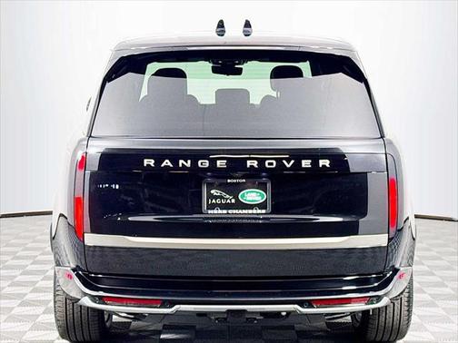 2025 Land Rover Range Rover P400 SE 7 Seat