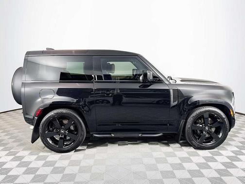 2025 Land Rover Defender V8