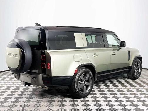2025 Land Rover Defender 130 P400 X-Dynamic SE