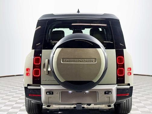 2025 Land Rover Defender 130 P400 X-Dynamic SE