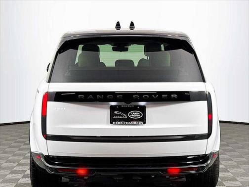 2025 Land Rover Range Rover P530 SE