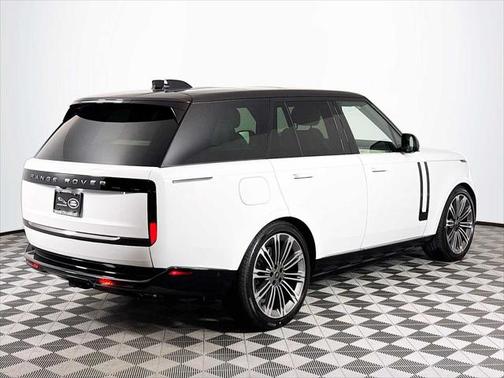 2025 Land Rover Range Rover P530 SE
