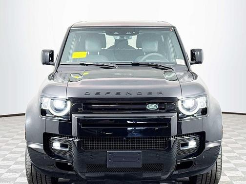 2023 Land Rover Defender V8