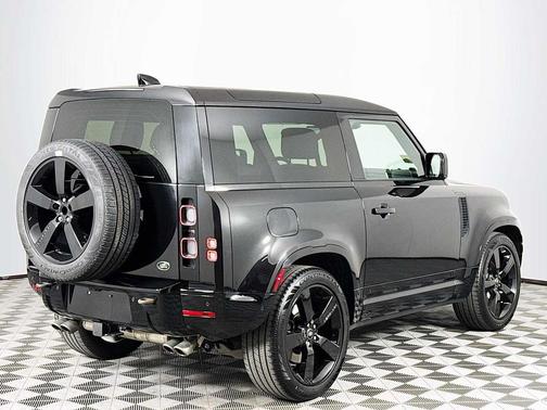 2023 Land Rover Defender V8