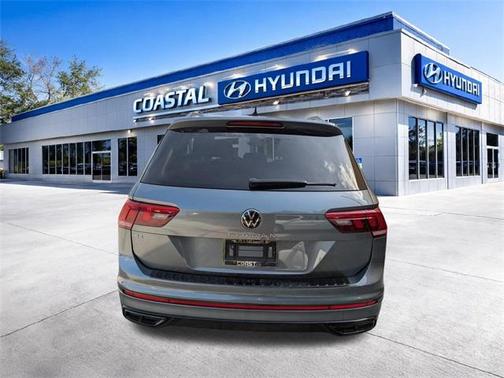 Platinum Gray Metallic 2023 Volkswagen Tiguan 2.0T SE R-Line Black