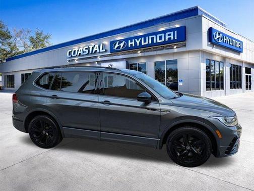 Platinum Gray Metallic 2023 Volkswagen Tiguan 2.0T SE R-Line Black