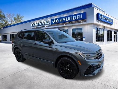 Platinum Gray Metallic 2023 Volkswagen Tiguan 2.0T SE R-Line Black
