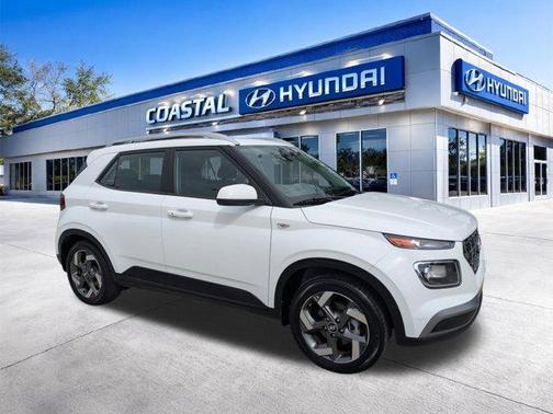 Lunar White 2024 Hyundai VENUE SEL