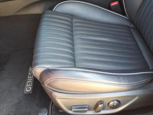 2022 Genesis G70 2.0T