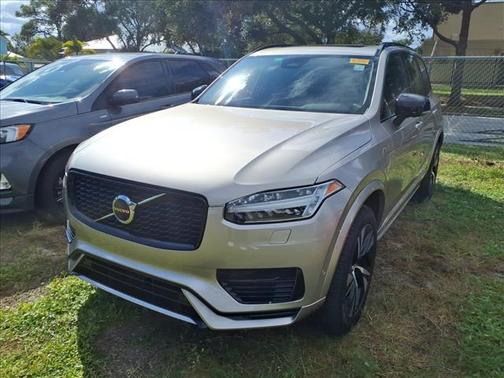 2023 Volvo XC90 Recharge Plug-In Hybrid T8 Plus Dark Theme 7 Passenger