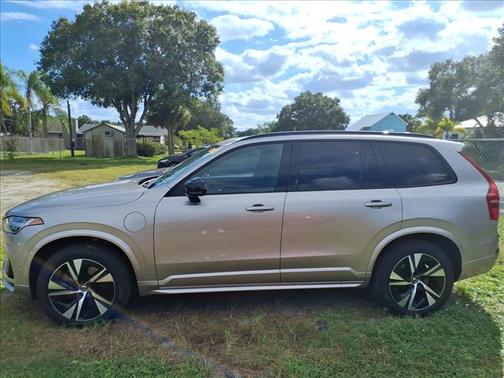 2023 Volvo XC90 Recharge Plug-In Hybrid T8 Plus Dark Theme 7 Passenger