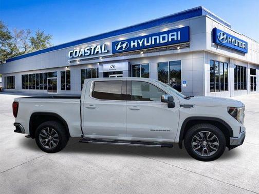 Summit White 2023 GMC Sierra 1500 SLE