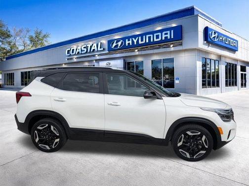 Clear White / Black Roof 2025 Kia Seltos SX