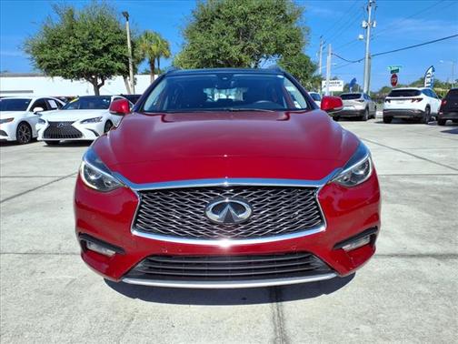 2017 INFINITI QX30 Premium