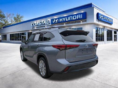 Moon Dust 2021 Toyota Highlander Limited