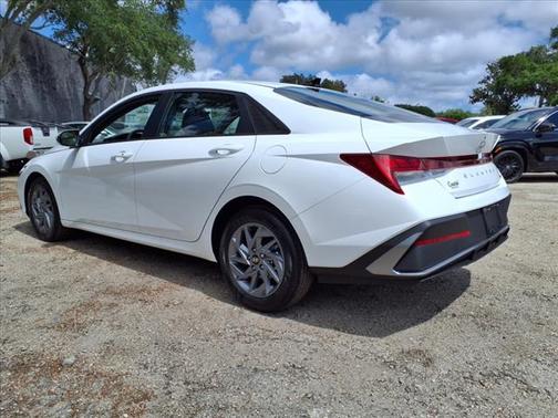 2025 Hyundai ELANTRA HEV 