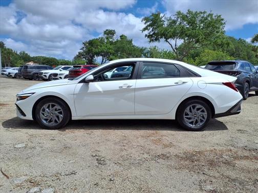 2025 Hyundai ELANTRA HEV 