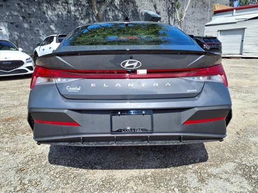 2025 Hyundai ELANTRA HEV 