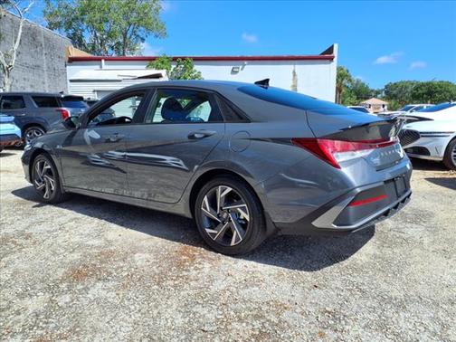 2025 Hyundai ELANTRA HEV 