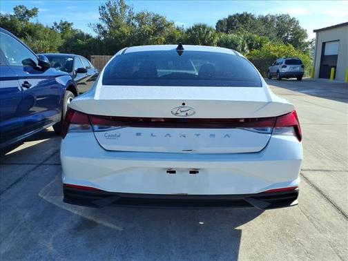 2021 Hyundai ELANTRA SE