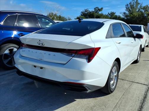 2021 Hyundai ELANTRA SE