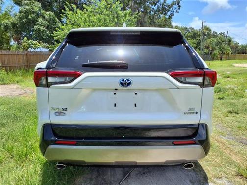 2022 Toyota RAV4 Hybrid SE