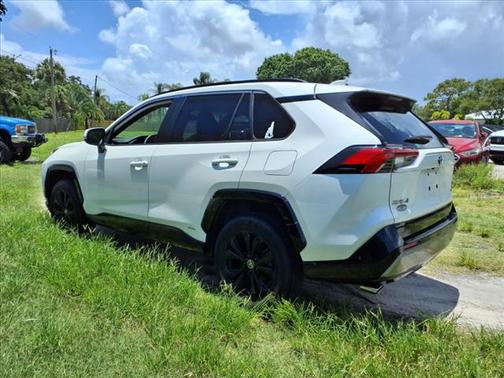 2022 Toyota RAV4 Hybrid SE